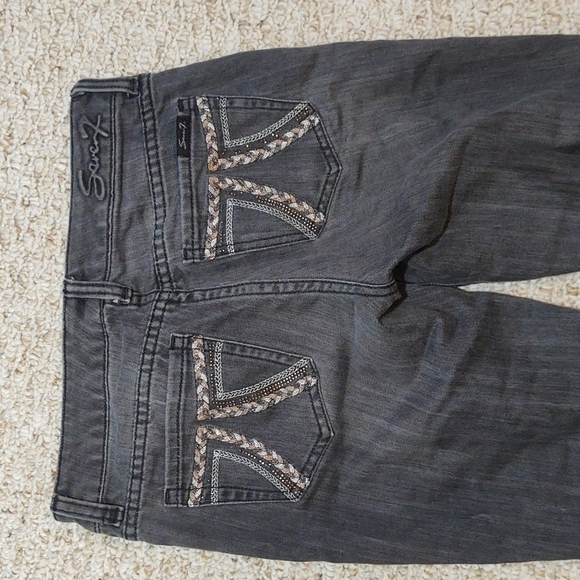 Seven7 Grey Wash Skinny Jeans with Embroidered Pockets Sz 2 - Picture 7 of 10
